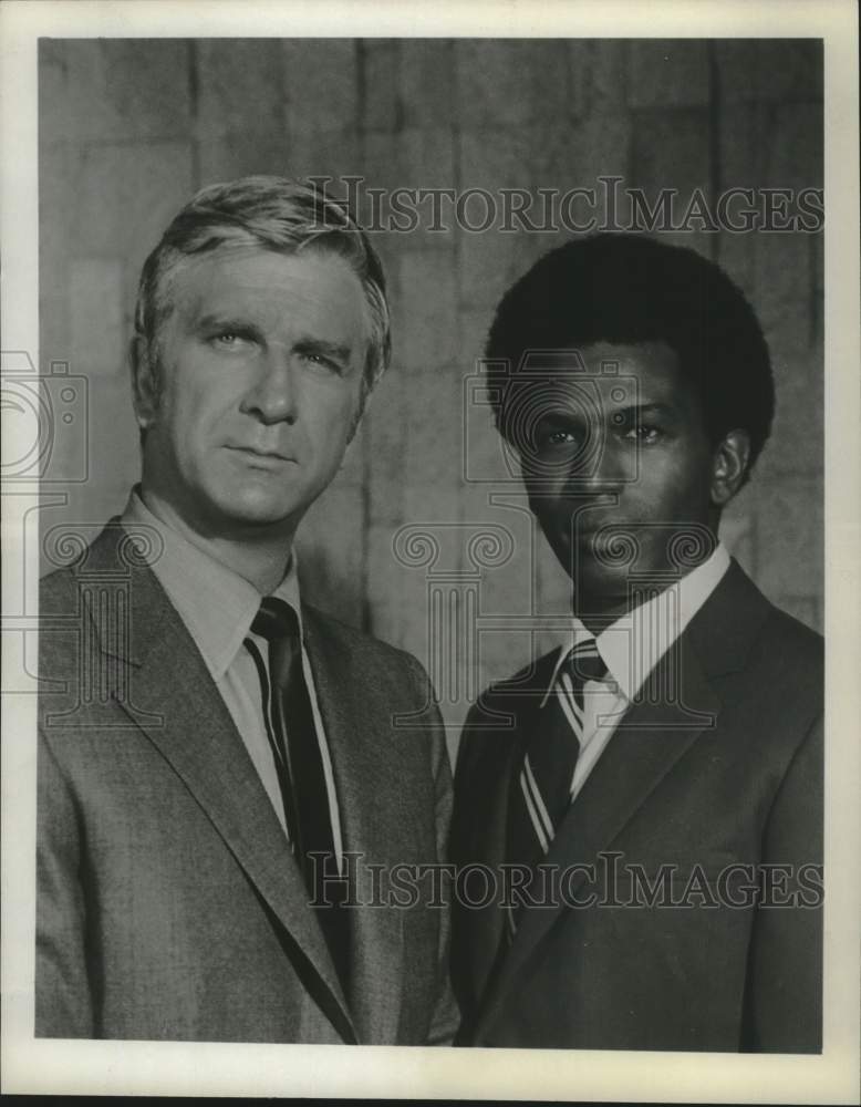 1969 Press Photo Actors Leslie Nielsen and Hari Rhodes in "The Bold Ones" - Historic Images