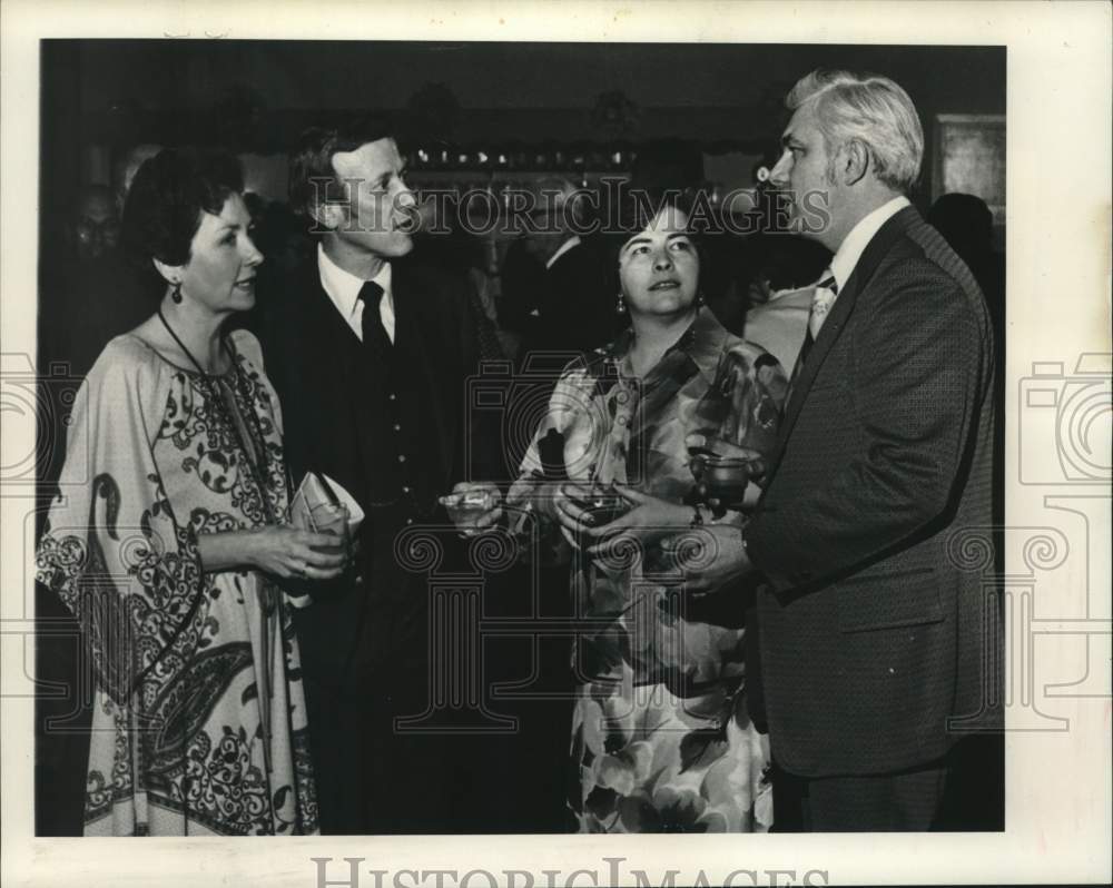 1978 Press Photo Couples chat at election of officers for New York organization - Historic Images