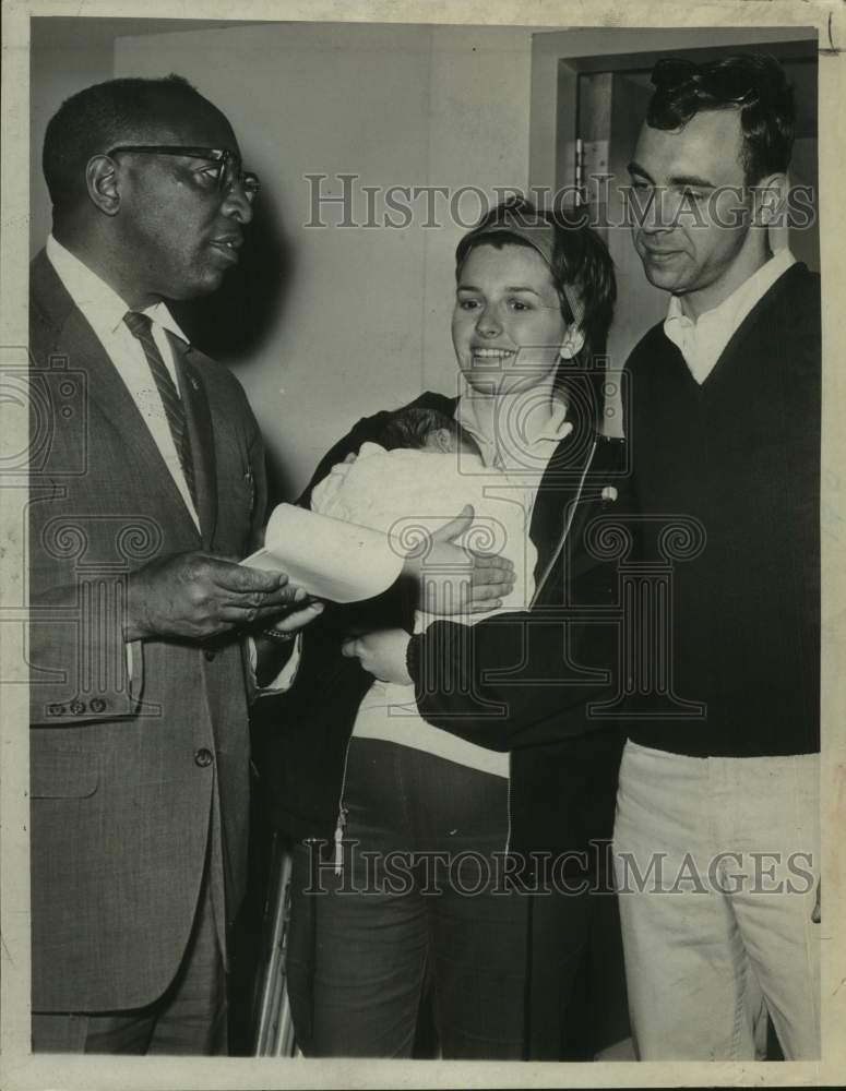 1967 Paul Richardson with Mr. &amp; Mrs. Jay Furlong and baby, New York - Historic Images