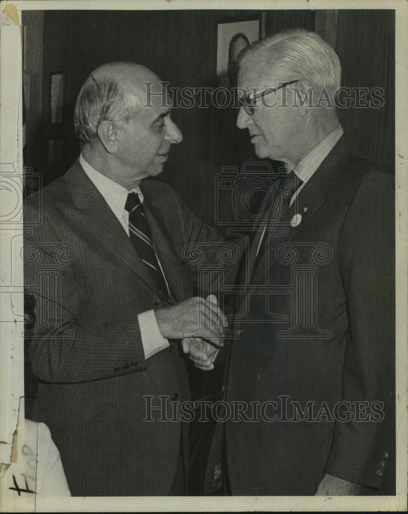 1970 Press Photo Louis Lefkowitz with Carlton King in Albany, New York - Historic Images