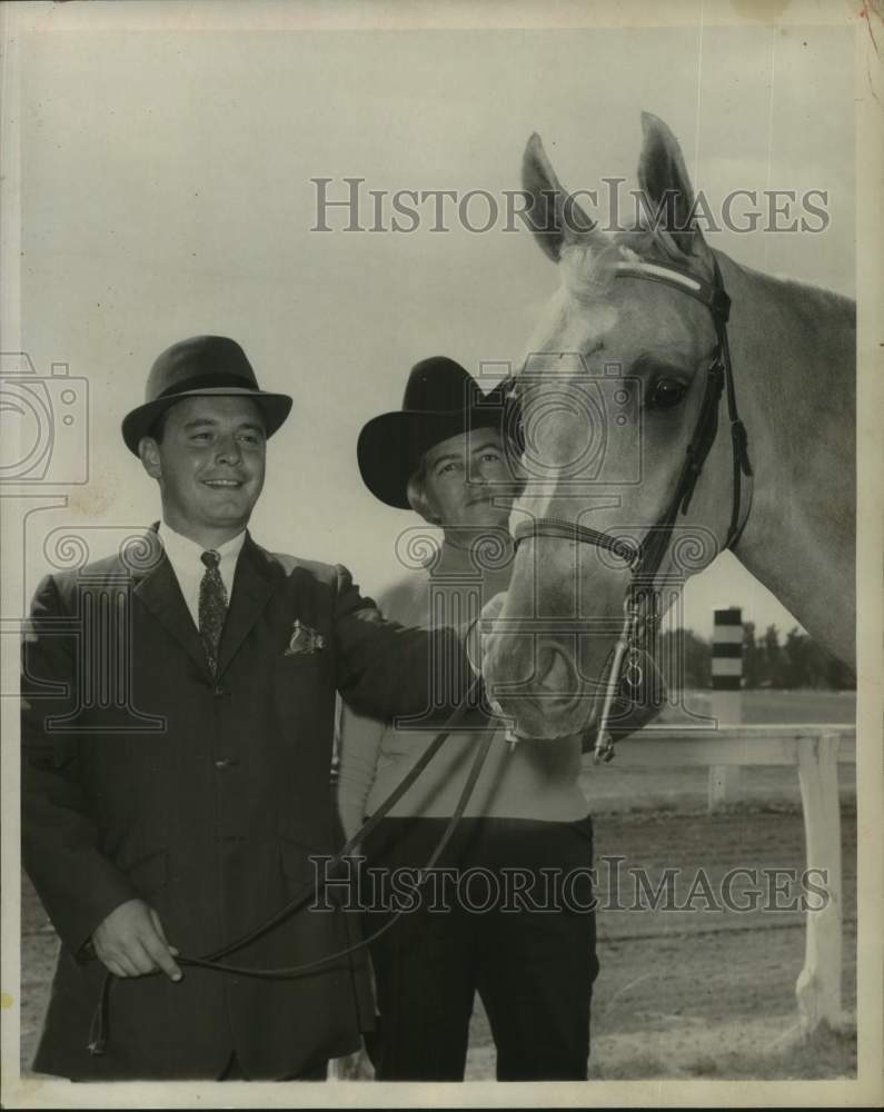 1966 Press Photo Leo LaFave with Palomino-saddlebred horse in Saratoga, New York - Historic Images