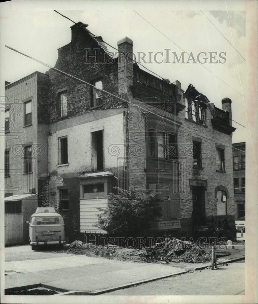 1979 Dilapidated building at 48A Dove Street in Albany, New York - Historic Images