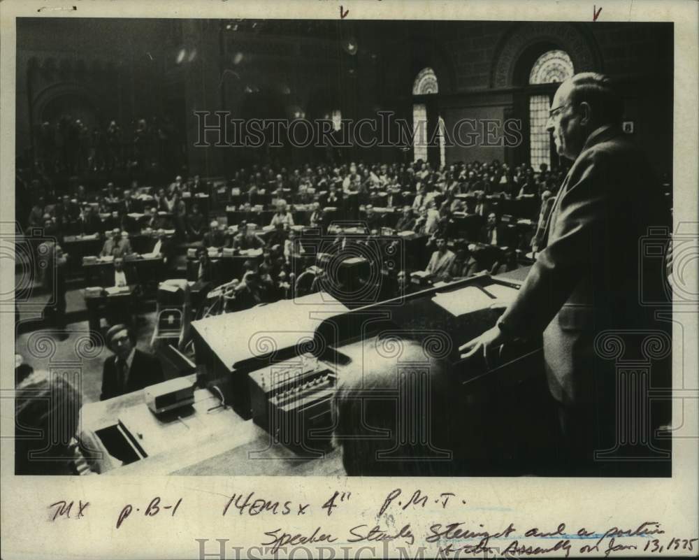1975 Press Photo Stanley Steingut addresses New York Assembly at Capitol, Albany - Historic Images