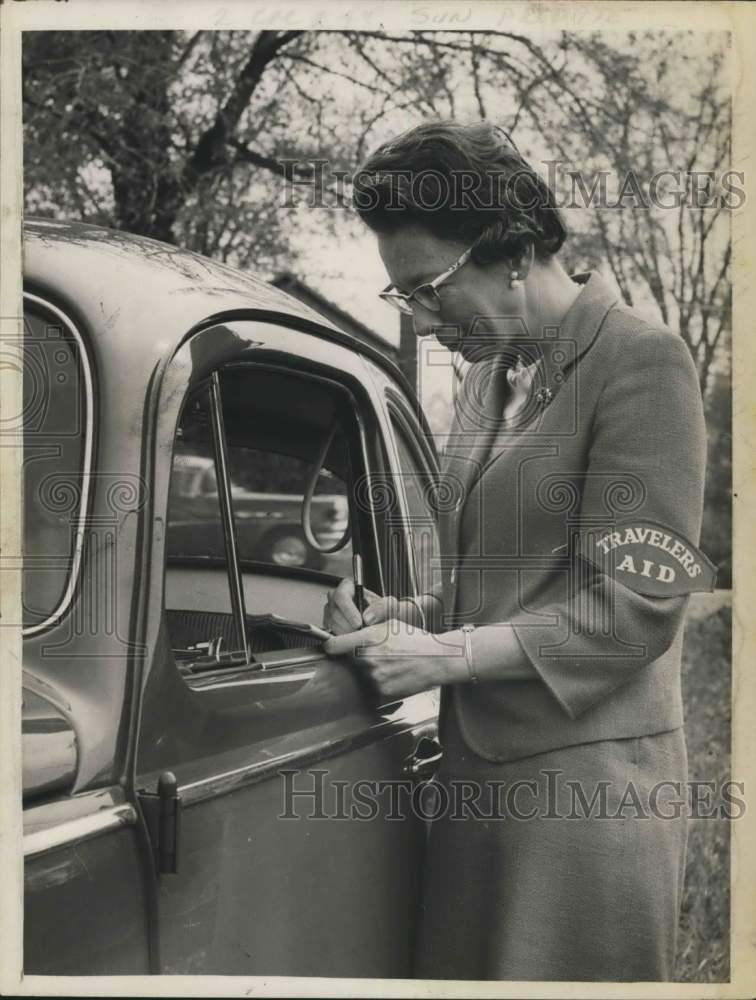 1964 Press Photo Nina Rose, Executive Director, Travelers Aid, Albany, New York - Historic Images