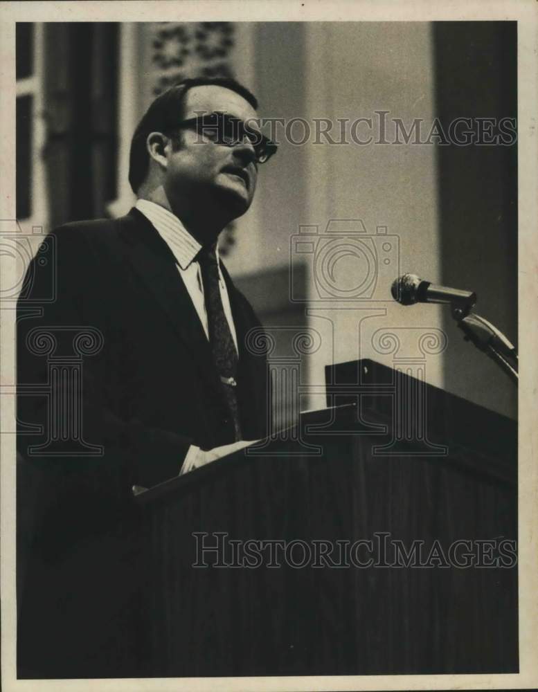 1973 Businessman gives lecture in New York - Historic Images