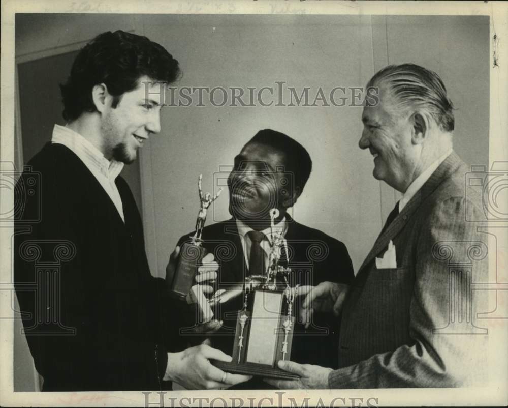 1970 Press Photo YMCA officials present Golden Gloves trophy to New York boxer - Historic Images