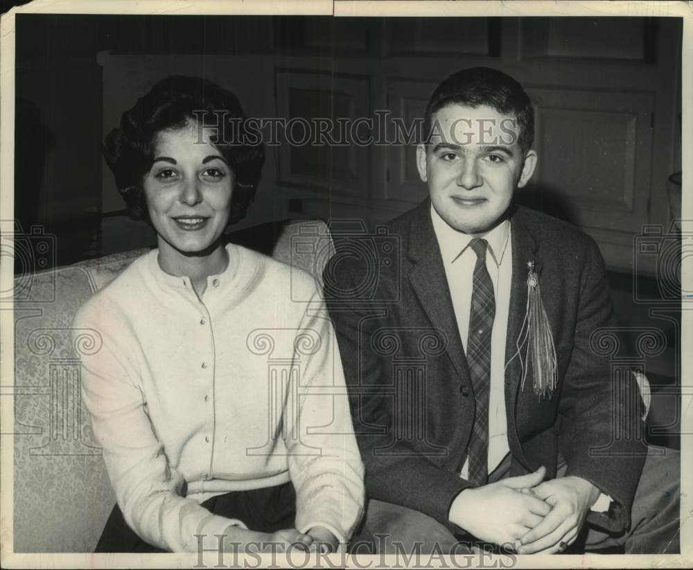 1962 Press Photo Mary Lou Eisenman &amp; Peter Fisher at university in Albany, NY - Historic Images