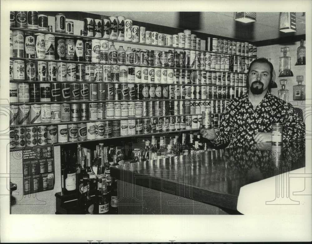 1977 Press Photo Armand Beaupre with beer can collection in New York - Historic Images