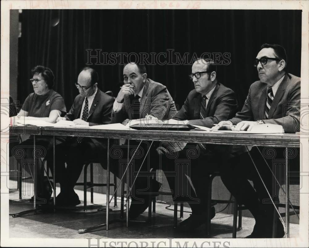 1971 Book hearing held in Averill Park, New York - Historic Images