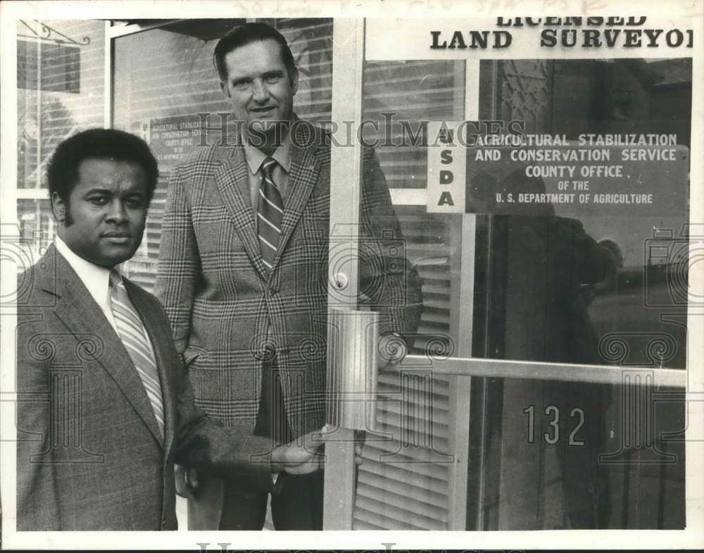 1972 Press Photo Julius Augustus & Richard Hamilton in Albany, New York - Historic Images