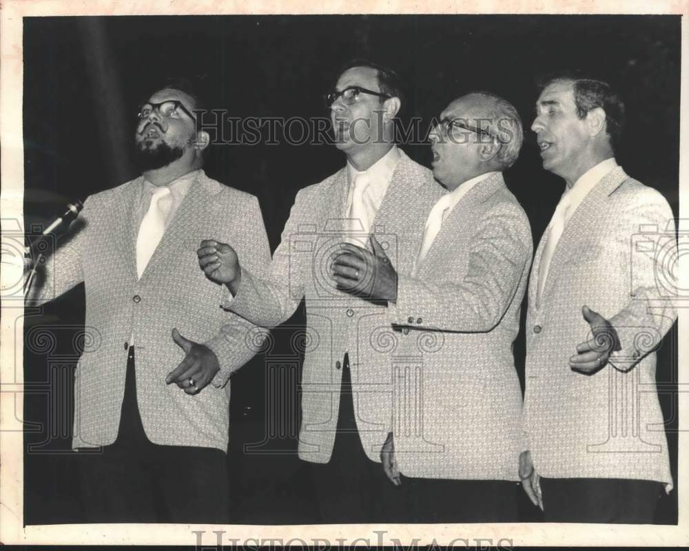 1973 Press Photo Barbershop quartet members perform in New York - Historic Images