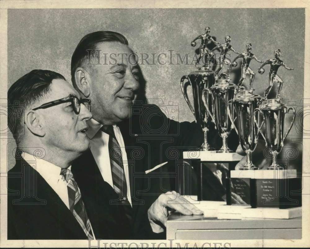 1966 Press Photo Al Beckmann &amp; Bob Chalmers with bowling trophies in New York - Historic Images