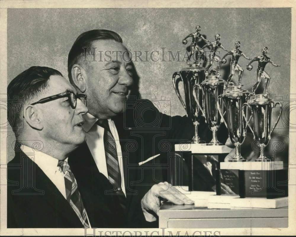 1966 Press Photo Al Beckmann & Bob Chalmers with bowling trophies in New York - Historic Images