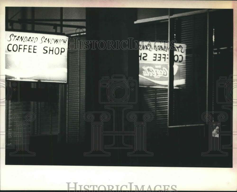 1975 Albany, New York coffee shop, scene of bank robbery siege - Historic Images