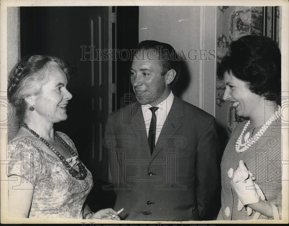 1962 Mrs. W. Krahmer with Mr. & Mrs. Klaus Schieter in New York-Historic Images