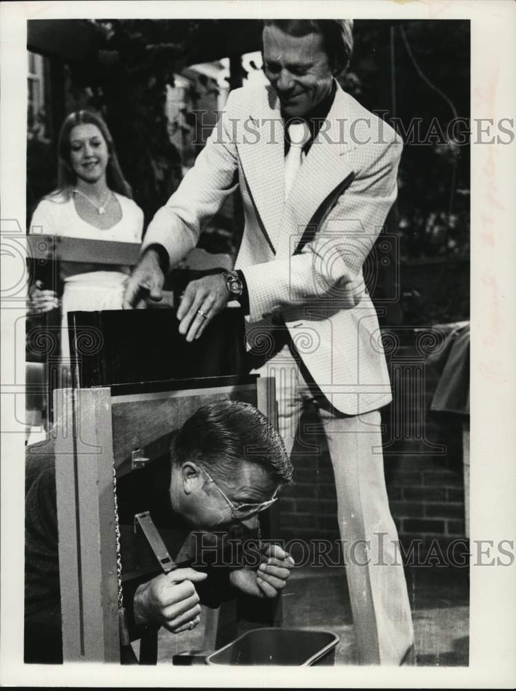 1978 Press Photo Andrew Kole, illusionist, and Colonie, NY Supervisor Fred Field- Historic Images