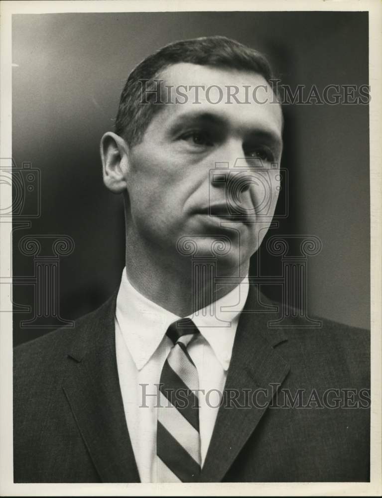 1963 Press Photo Dr. James Kaennen, College of St. Rose, New York - Historic Images