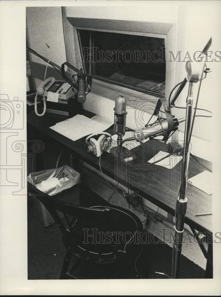 1983 Press Photo Radio station studio in New York - Historic Images