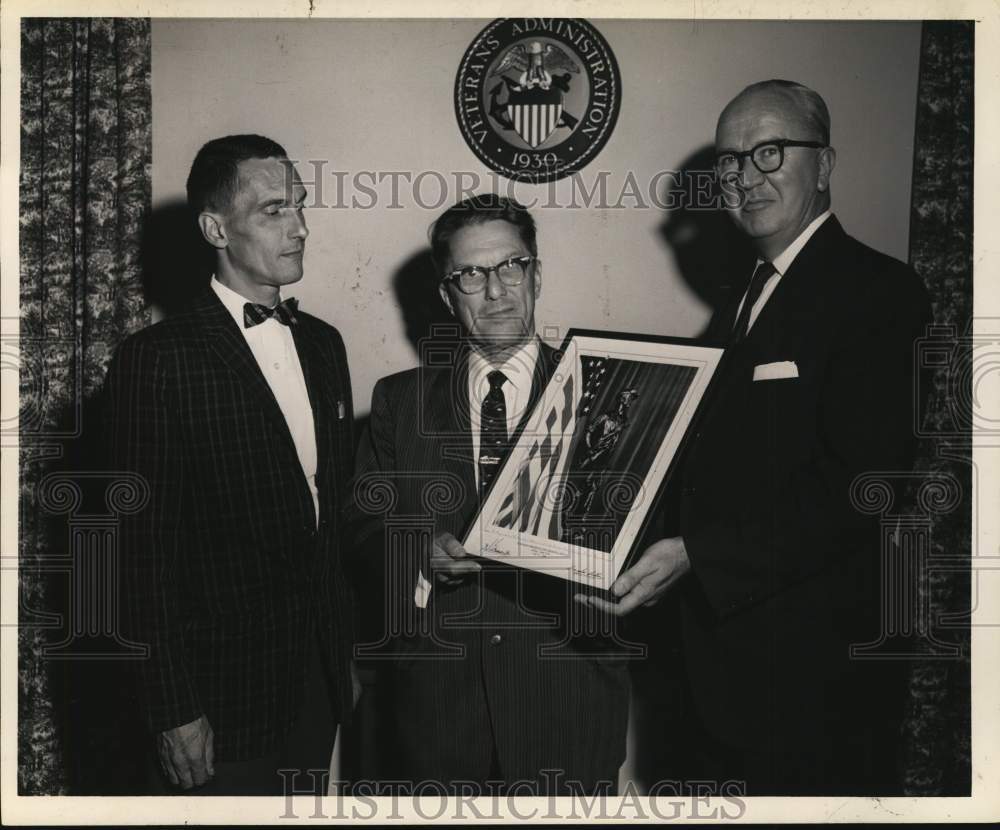 1964 Press Photo Bankers launch savings bond campaign in New York - Historic Images