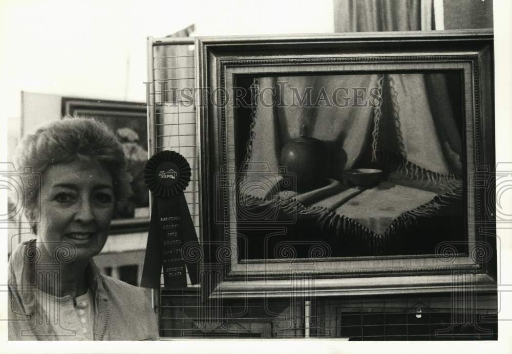 1991 Press Photo May Moffatt Knauf exhibits painting in Clifton Park, New York - Historic Images