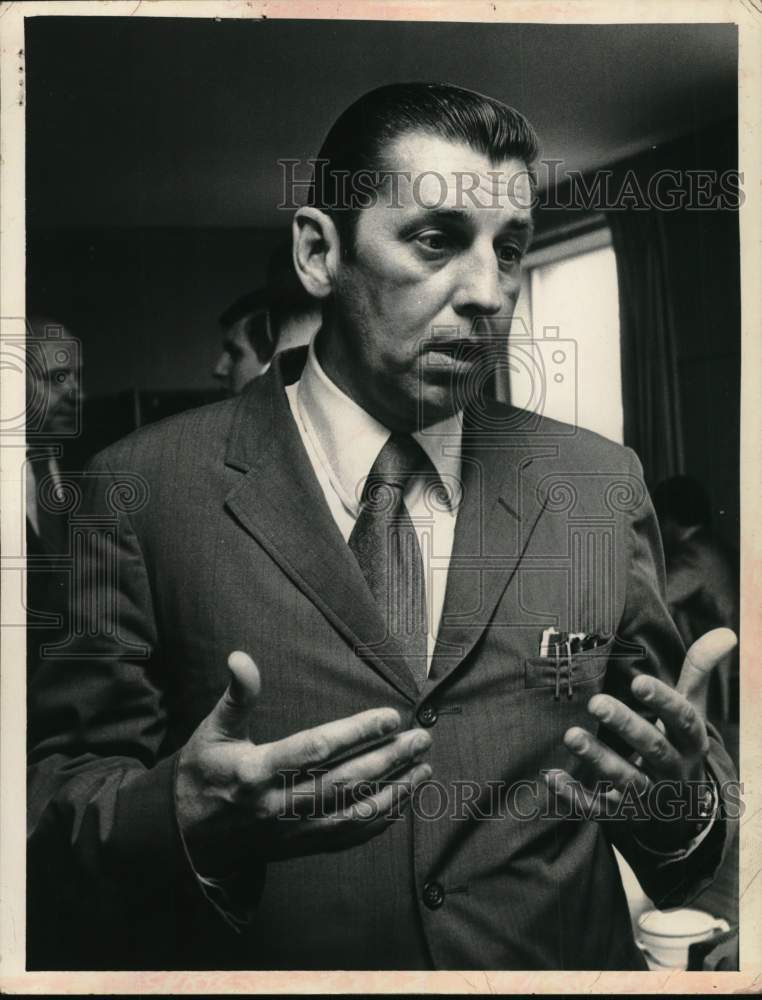 1977 Press Photo Bill Kirsch, Siena College basketball coach, Albany, New York- Historic Images
