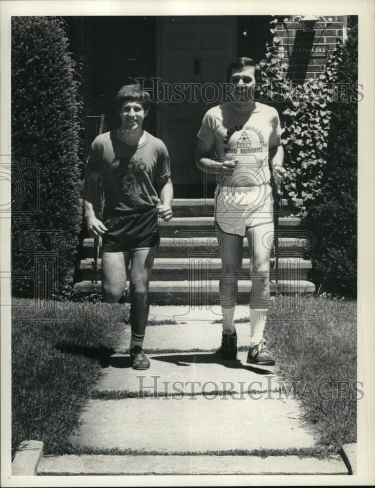 1978 Press Photo Dr. Norbert Kosinski jogging with his son in New York- Historic Images