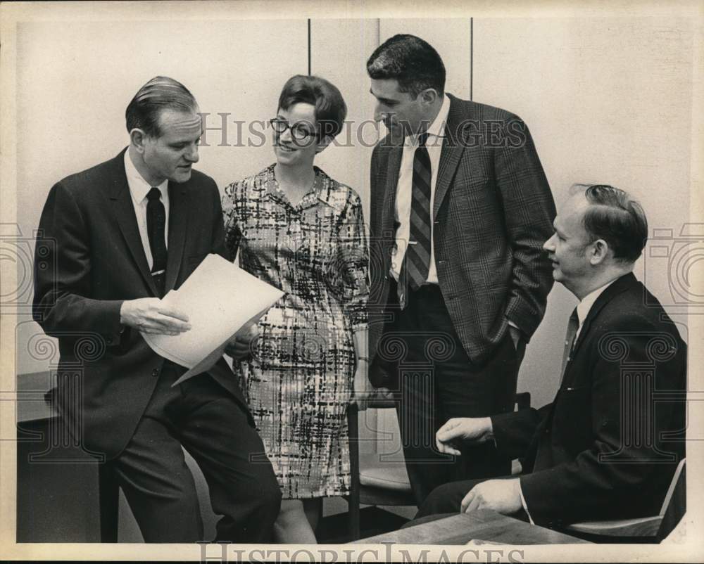 1968 Capital District Psychiatric Center officials meet in New York - Historic Images