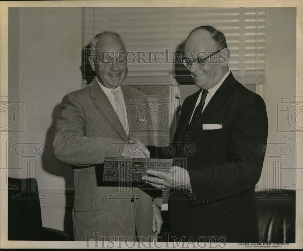 1962 Press Photo Professor Reno S. Knouse, State University of New York, Albany - Historic Images