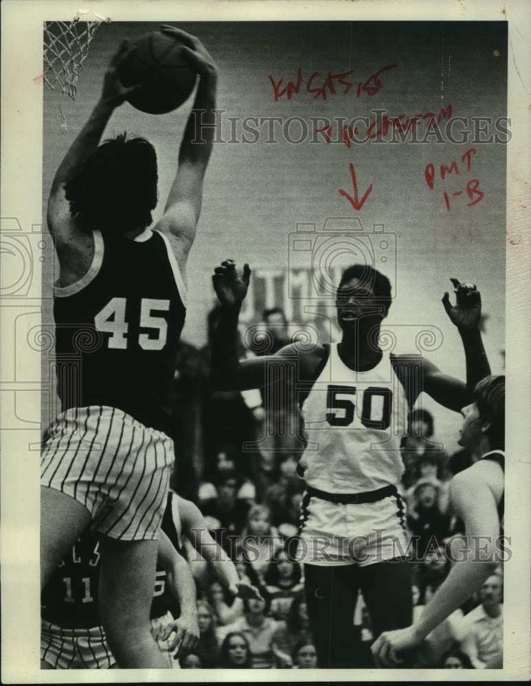 1979 Press Photo Tony Andre during basketball game in New York - tua59242- Historic Images