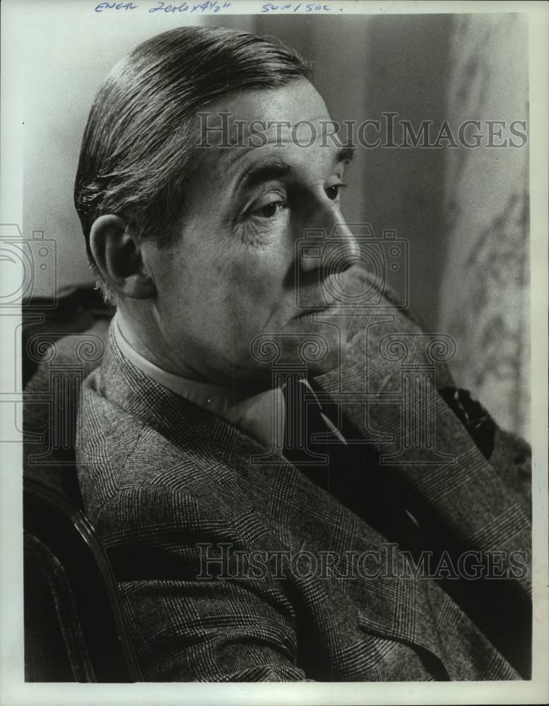 Press Photo Fashion designer Hardy Amies - Historic Images