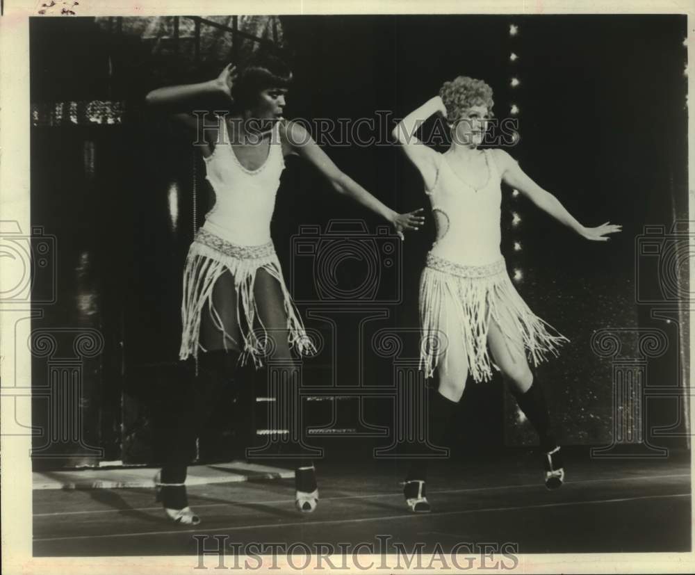 1979 Press Photo Kirsten Childs &amp; Melanie Adam in &quot;Chicago&quot; on New York stage - Historic Images