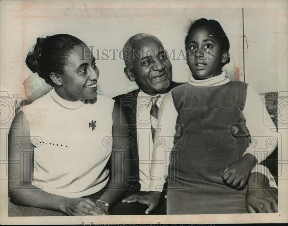 1967 Press Photo Mr. & Mrs. David Als with daughter in Albany, New York- Historic Images