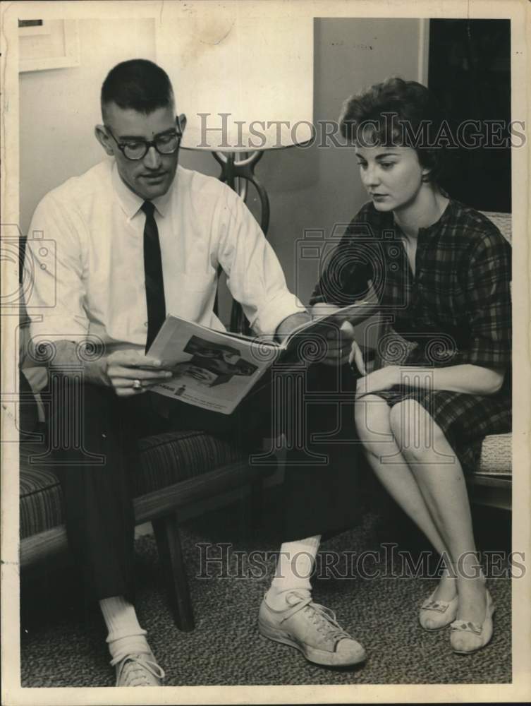 1962 Press Photo College graduates Mr. & Mrs. John W. Bartlett in Troy, New York - Historic Images