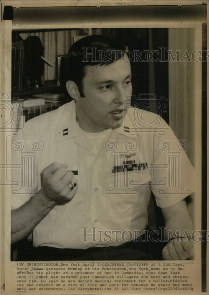 Press Photo Captain David Baker discusses his time as prisoner of war - Historic Images