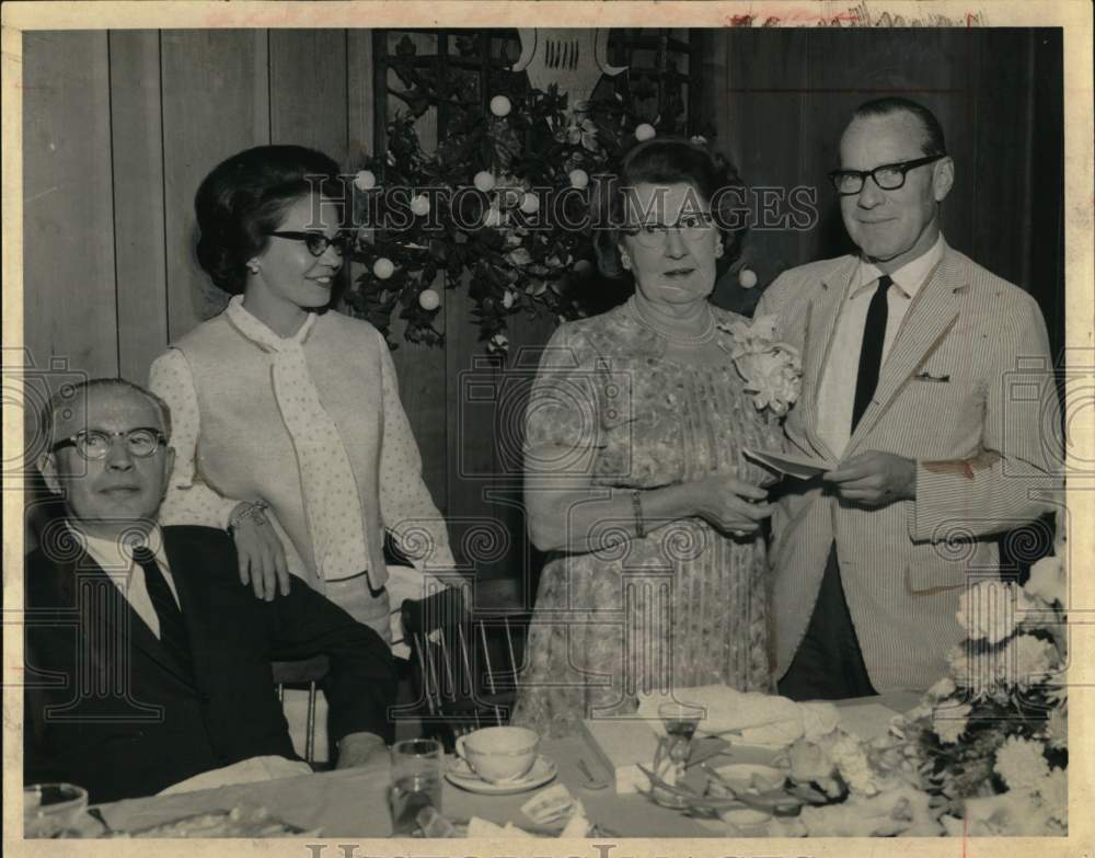1965 Press Photo Simmons Machine Tool Corp. honors employee in Menands, New York - Historic Images