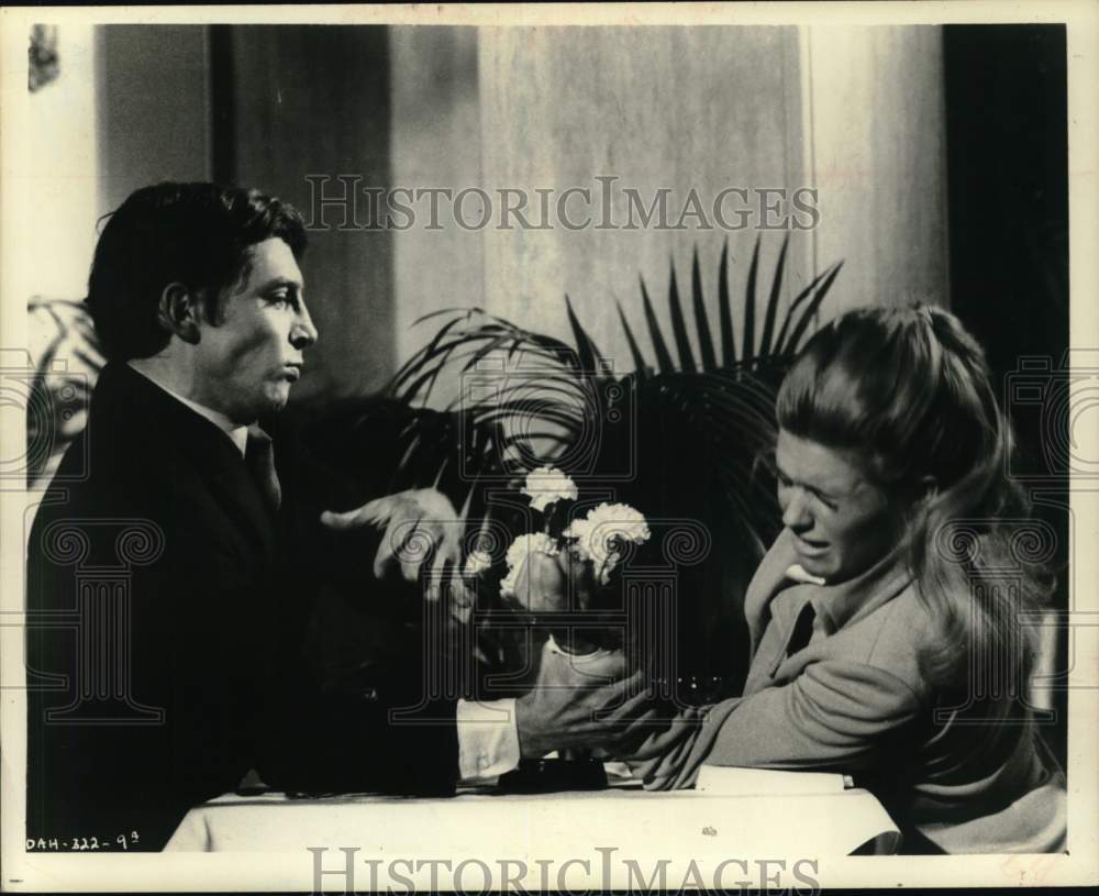 1969 Press Photo Paul Burke &amp; Carol White star in &quot;Daddy&#39;s Gone A-Hunting&quot; - Historic Images