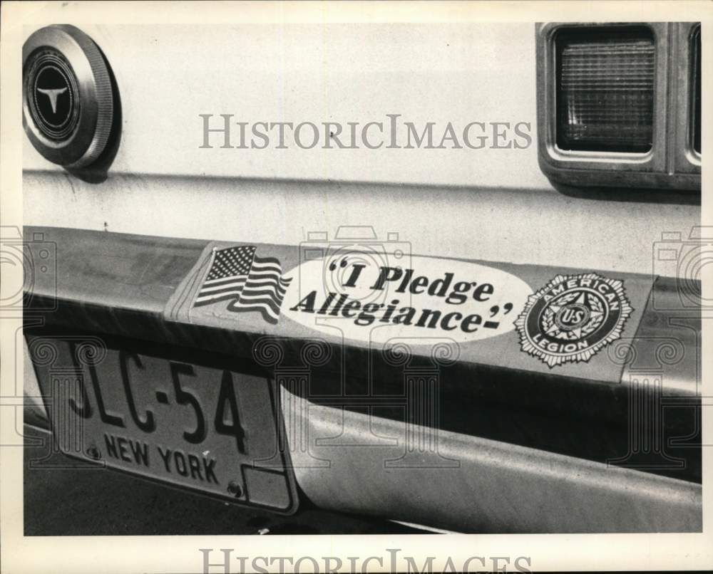 1973 Press Photo American Legion &quot;I Pledge Allegiance&quot; bumper sticker, New York - Historic Images