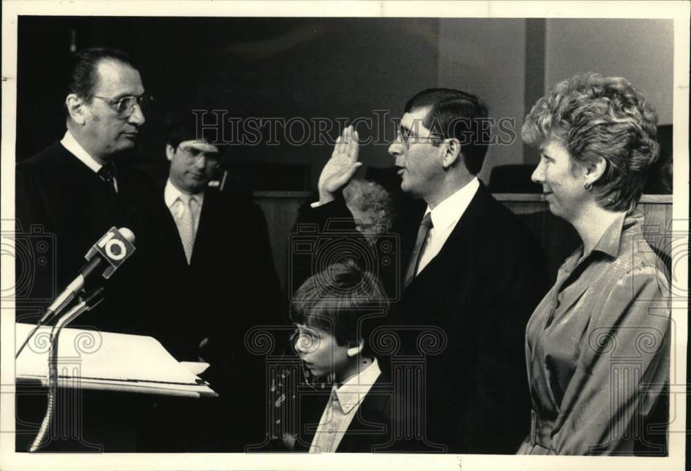 1986 Swearing in ceremony for Rensselaer County Executive, New York - Historic Images