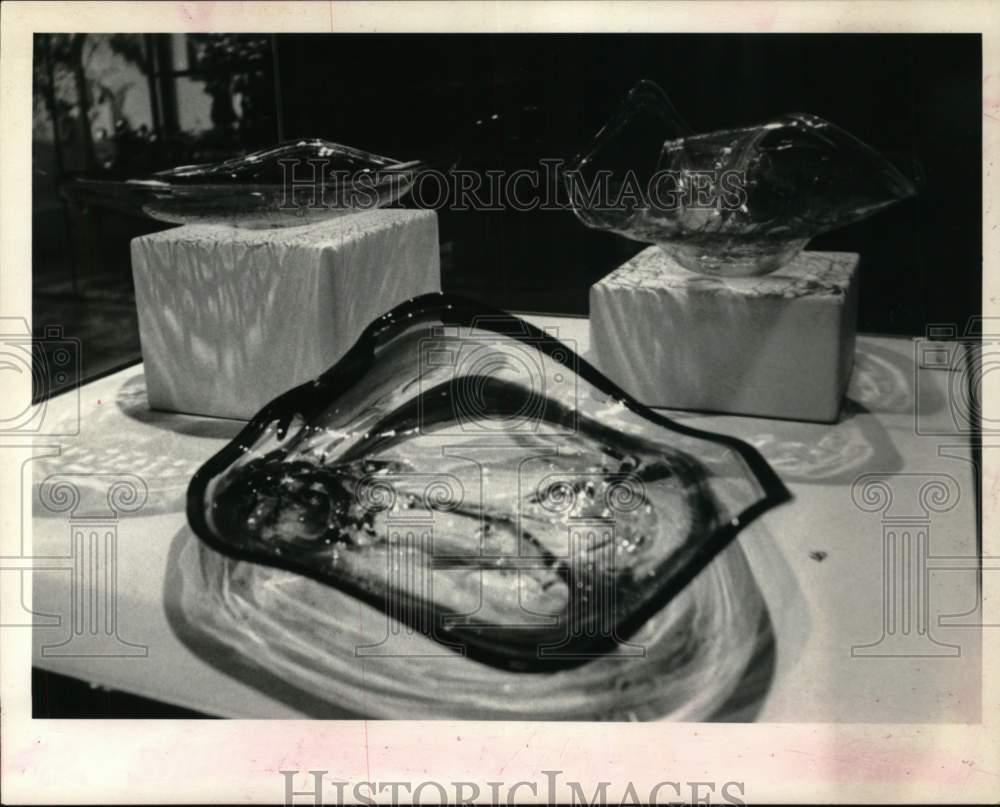 1973 Press Photo Glass sculptures by Peter Bramhal at museum in New York - Historic Images
