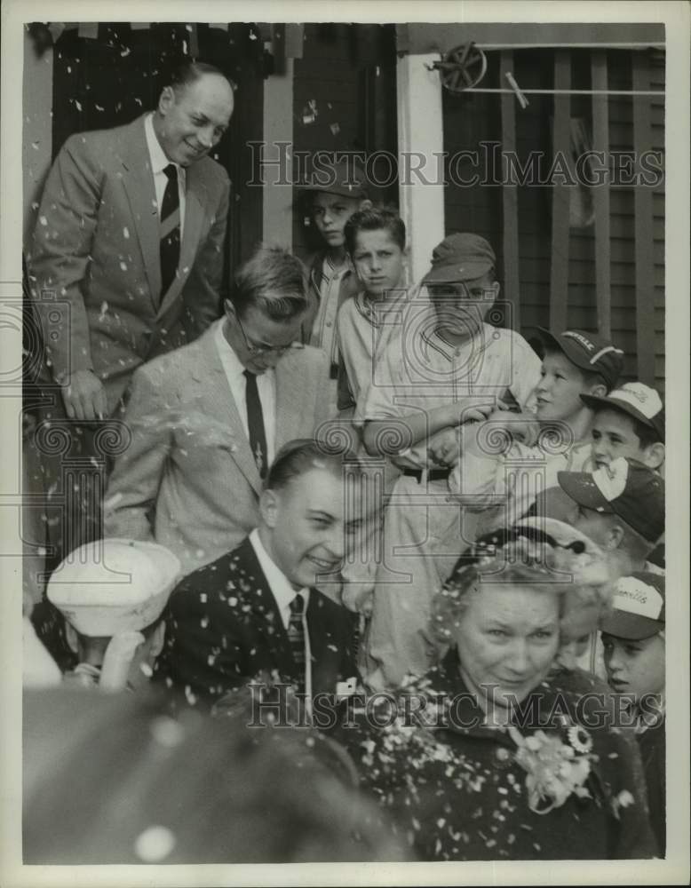 Press Photo Johnny Podres showered with confetti in New York - tua64827 - Historic Images