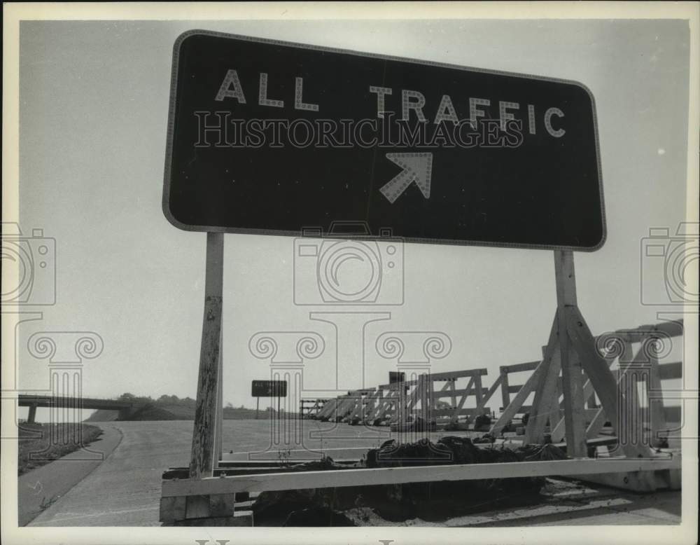 1971 Press Photo Traffic sign on Northside Arterial in Greenbush, New York - Historic Images