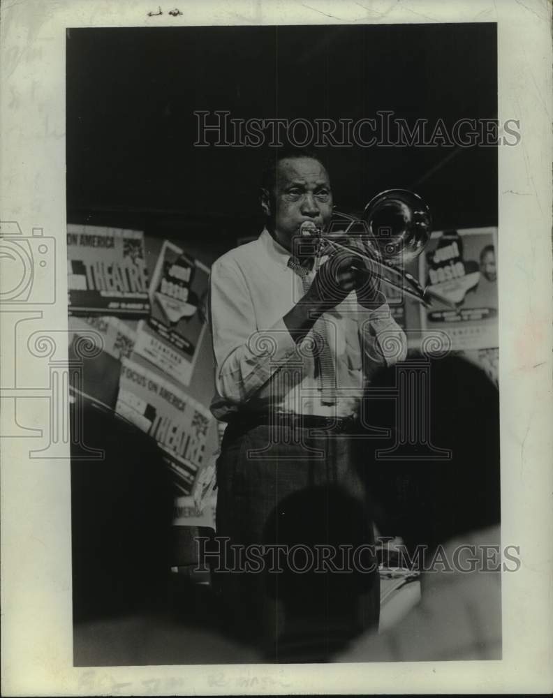 1974 Press Photo Trombonist Jim Robinson performing in New York - Historic Images