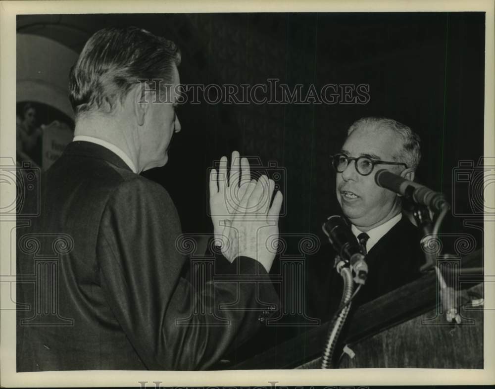 1967 Press Photo New York Governor Nelson Rockefeller taking oath of office - Historic Images