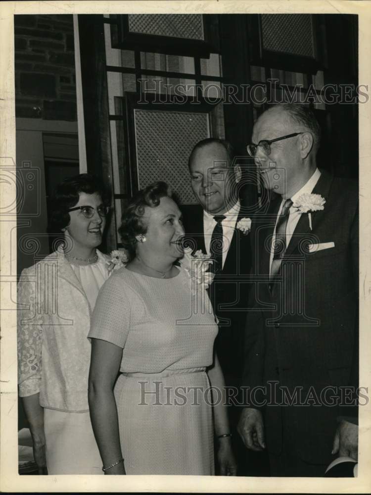 1964 Press Photo Banking women host dinner at Albany Country Club in New York - Historic Images