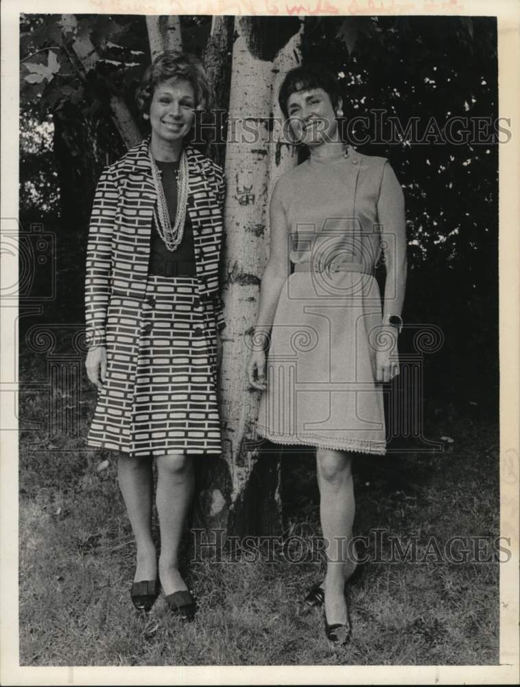 1971 Ladies pose next to birch tree in New York - Historic Images