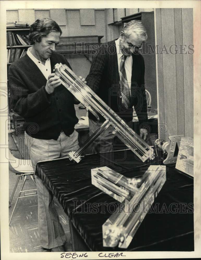 1978 Press Photo Dennis Byng &amp; John Tully work on project in New York - Historic Images