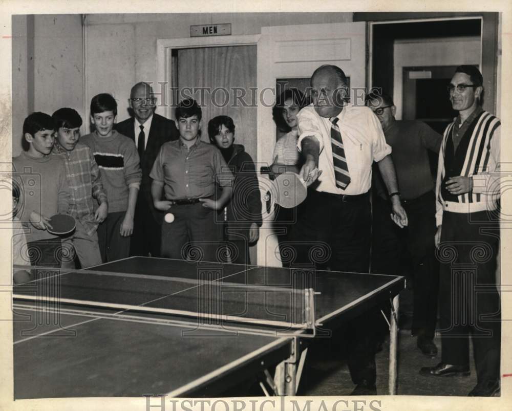 1969 Press Photo Mayor plays table tennis at Altamont Youth Center in New York - Historic Images