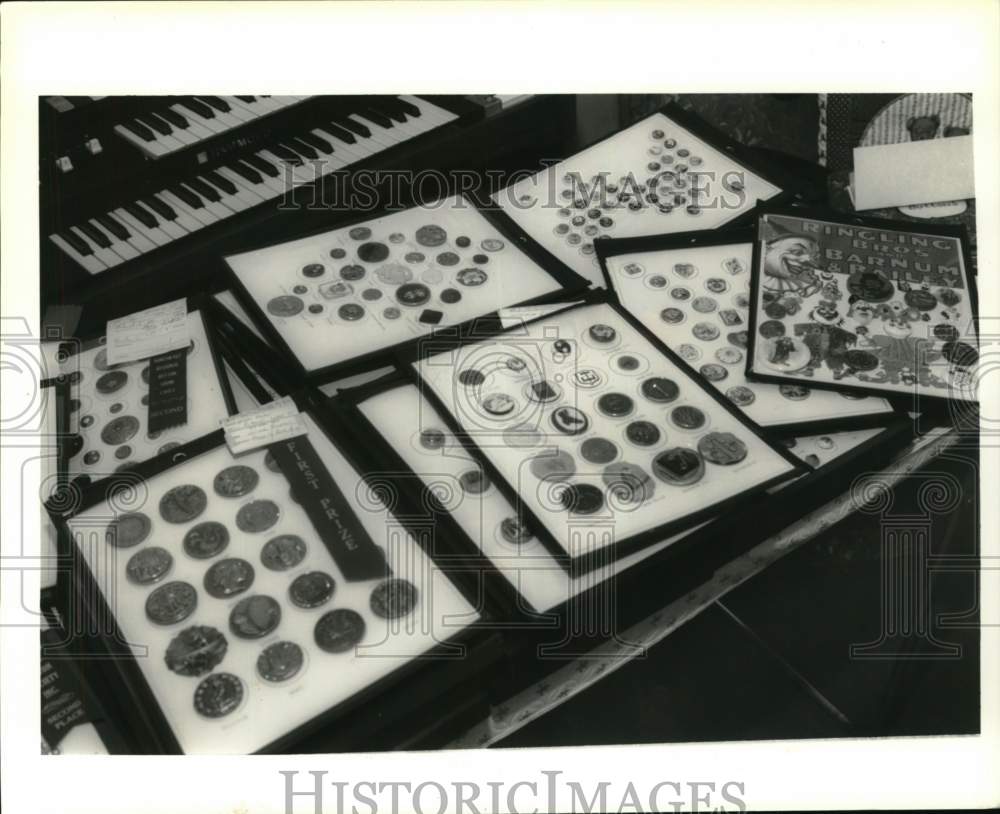 1994 Press Photo A portion of the button collection of Velma Bushell in New York - Historic Images