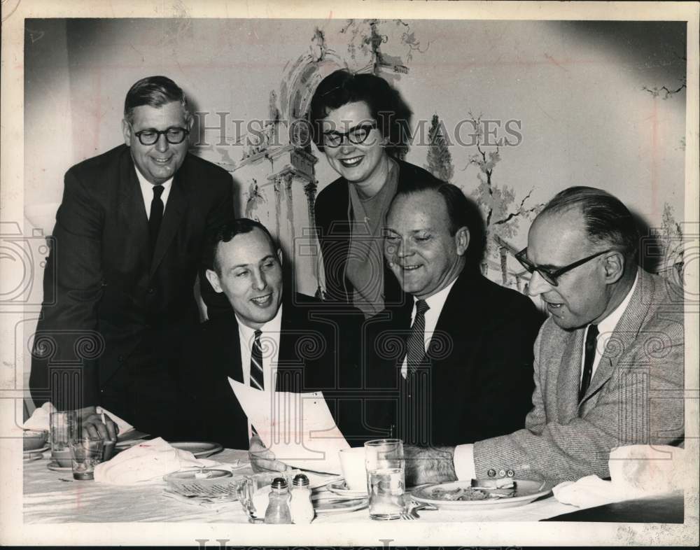 1964 Syracuse University alumni discuss fundraiser in New York-Historic Images