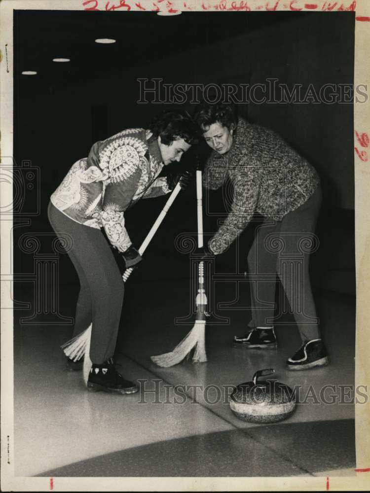 Press Photo Ladies sweep ice during curling bonspiel in New York - tua69616 - Historic Images
